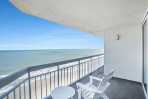 Property grounds - Oceanfront 3bed/2.5bath-Water's Edge Resort1001 Indoor/Outdoor Pool & Hot Tub (Garden City Beach)