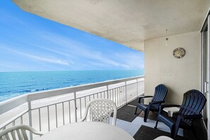 Terrace/patio - Oceanfront 3bed/2.5bath-Water's Edge Resort-612 Indoor/Outdoor Pool & Hot Tub (Garden City Beach)