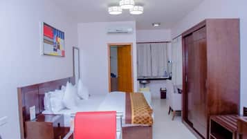 Junior Suite | In-room safe, individually furnished, iron/ironing board, free WiFi
