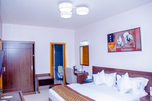 Superior Double Room, 1 King Bed | In-room safe, individually furnished, iron/ironing board, free WiFi - HOTEL FORTUNE (Kinshasa)