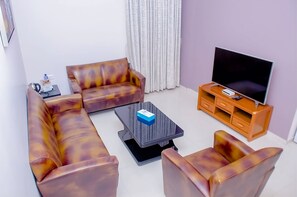 In-room safe, individually furnished, iron/ironing board, free WiFi