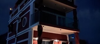 Beautifully designed Earthern home situated at the base of Skandagiri hills. 
