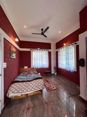2 bedrooms, WiFi, bed sheets