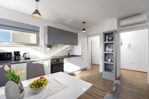 Fridge, microwave, oven, stovetop