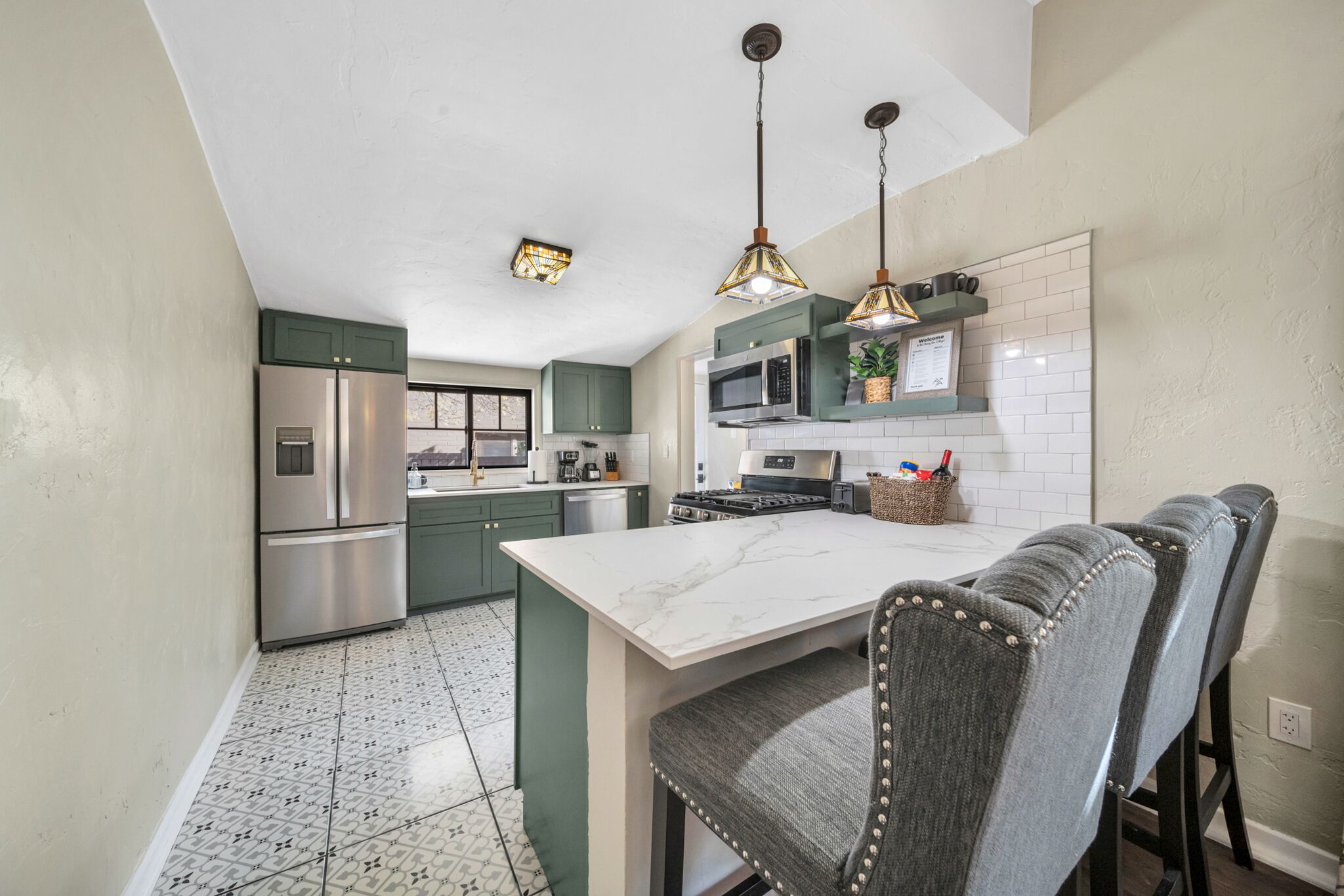 ثلاجة، ميكروويف، فرن، موقد طهي مسطح