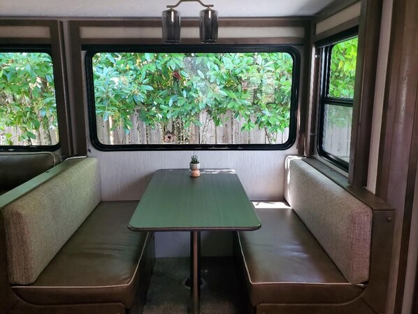 Dining - Oasis Home Away From Home (Roseburg)