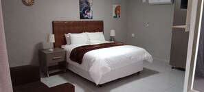 1 室のベッドルーム、アイロン / アイロン台、WiFi (無料)