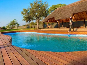 2 つの屋外プール