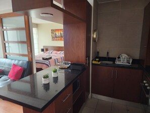 ثلاجة، ميكروويف، فرن، غسالة أطباق