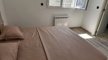 1 habitación, wifi y ropa de cama