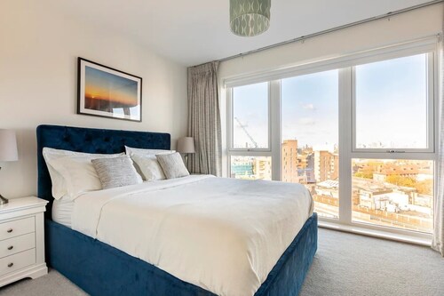 Charming and Spacious with Breathtaking London Skyline Views