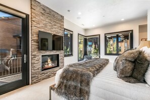 3 Schlafzimmer, Schreibtisch, Bügeleisen/Bügelbrett, Reisekinderbett