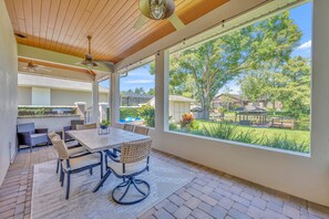 屋外ダイニングエリア