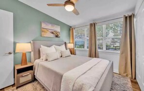 4 bedrooms, desk, iron/ironing board, travel cot - Lake Getaway to Orlando Magic! (Apopka)