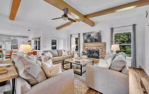 Smart TV, fireplace, video games, table football - Lake Getaway to Orlando Magic! (Apopka)