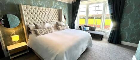 4 bedrooms, desk, iron/ironing board, WiFi