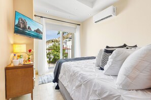 6 chambres, fer et planche à repasser, lit de bébé portatif