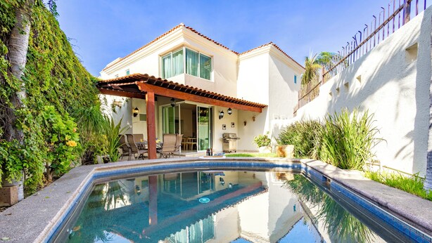 A house with a swimming pool, a patio, and a garden. - Villa Cola de Ballena Luxury Villa with ARCADE Room, El Pedregal. Security 24/7 (Cabo San Lucas)
