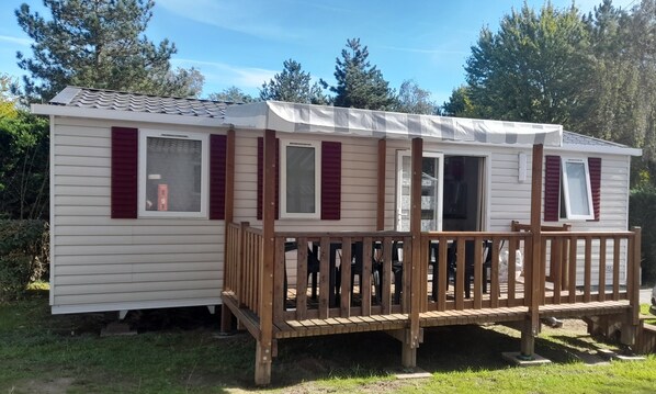 Outdoor dining - Mobilhome 6 Personnes AU Bord DE LA MER (Saint-Jean-de-Monts)