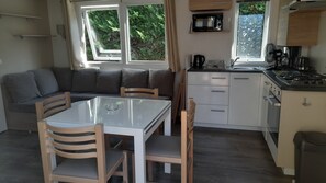 Private kitchen - Mobilhome 6 Personnes AU Bord DE LA MER (Saint-Jean-de-Monts)