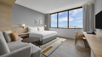 Roupas de cama antialérgicas, frigobar, cofres nos quartos, escrivaninha