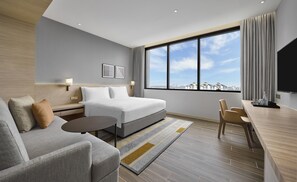 Literie hypoallergénique, minibar, coffres-forts dans les chambres