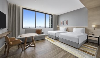 Hypo-allergenic bedding, minibar, in-room safe, desk