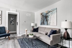 TV - Adorable 1 Bdrm Condo On The Plaza 48 (Kansas City)