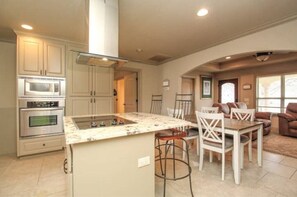 Private kitchen - Lost Maples Estates - Casita (Vanderpool)