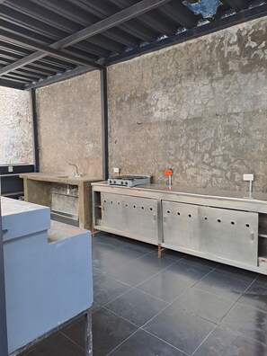 Refrigerador con congelador, microondas, horno y tostadora 