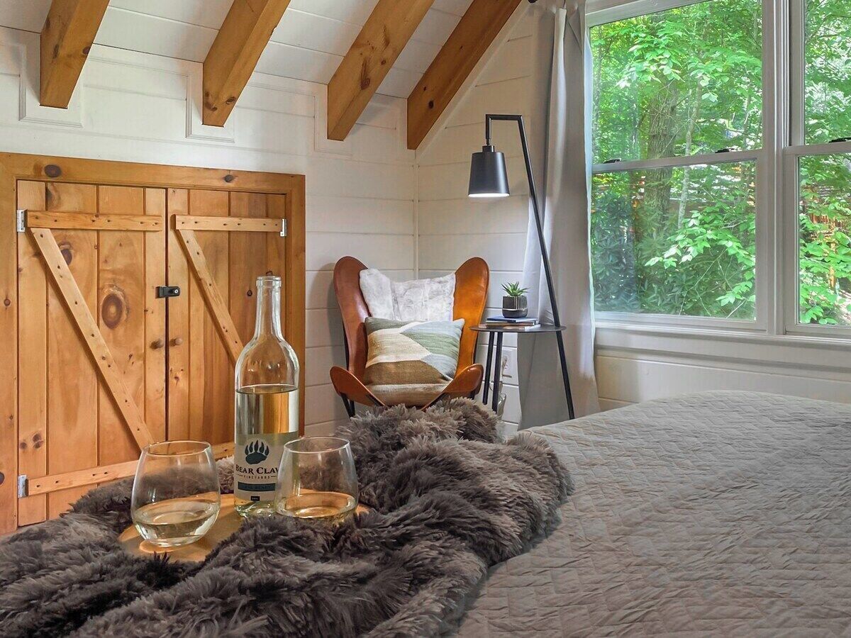 3 bedrooms, desk, iron/ironing board, free WiFi