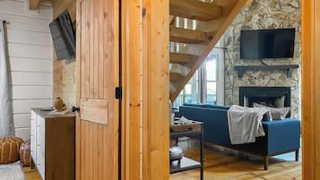 Smart TV, fireplace