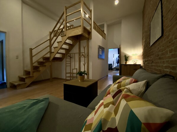 Smart TV - 78 sqm viennese Altbau building 10 minutes from the city centre (Wien)