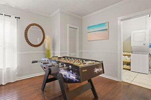 Game room - Midtown Spot Near DT, M. Benz and Truist Stadiums, Stylish Bungalow (Atlanta)