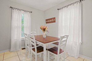 Dining - Midtown Spot Near DT, M. Benz and Truist Stadiums, Stylish Bungalow (Atlanta)