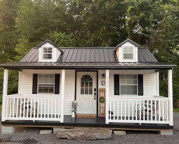 Exterior - Tiny Farmhouse (Mt. Juliet)