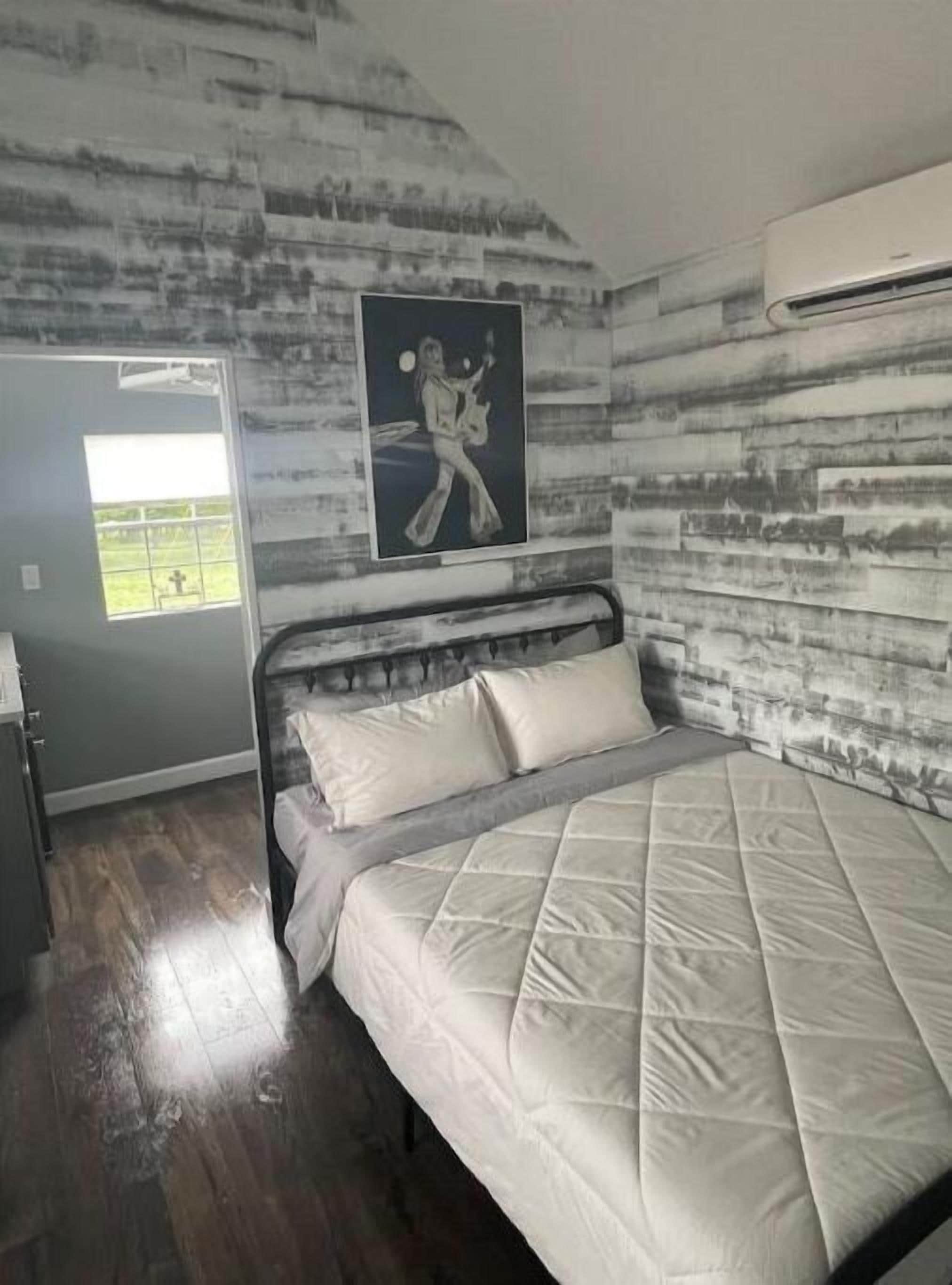 1 室のベッドルーム、WiFi (無料)、ベッドシーツ、車椅子でアクセスできる設備