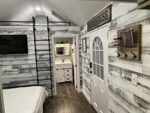 1 bedroom, free WiFi, bed sheets, wheelchair access - Tiny Farmhouse (Mt. Juliet)