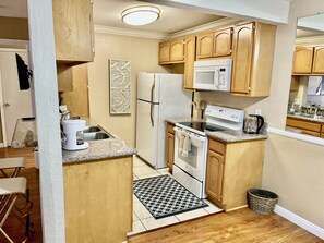 Private kitchen - Quiet & Cozy Resort Home 10mins Disneyland. Preferred Home for Travel Nurse
(Santa Ana)