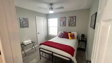 2 bedrooms, iron/ironing board, WiFi, bed sheets