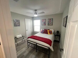 2 chambres, fer et planche à repasser, Wi-Fi, draps fournis