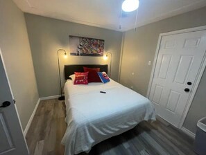 2 habitaciones, tabla de planchar con plancha, wifi y ropa de cama 