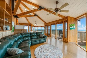 Smart-TV, Bücher, Arbeitsbereiche