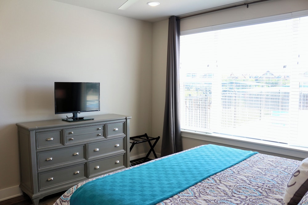 Brand New 1st Floor Possum Kingdom Lakefront Condo with Pool