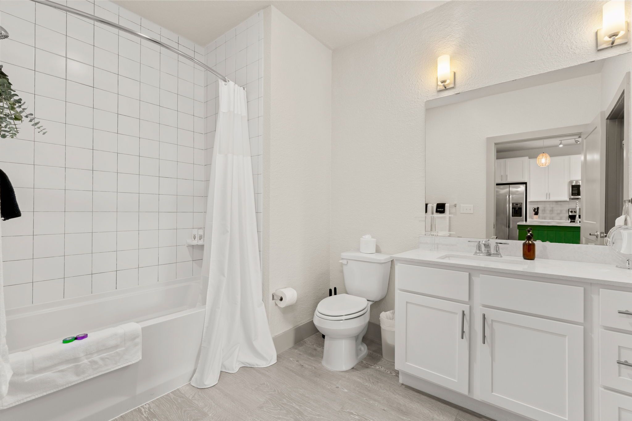 Séchoir à cheveux, serviettes fournies, savon, shampooing