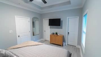 1 bedroom, desk, iron/ironing board, free WiFi