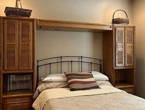 4 habitaciones, tabla de planchar con plancha, wifi y ropa de cama 