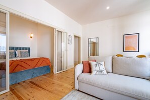 1 bedroom, iron/ironing board, internet, bed sheets