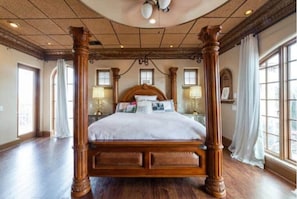 4 bedrooms - Amazing Spacious Castle House! (Los Lunas)