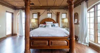 Amazing Spacious Castle House!